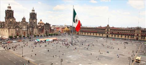 El Zócalo: La Plaza de la Constitución | Mexico City