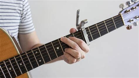 How to Use a Guitar Capo: In-detail Guide