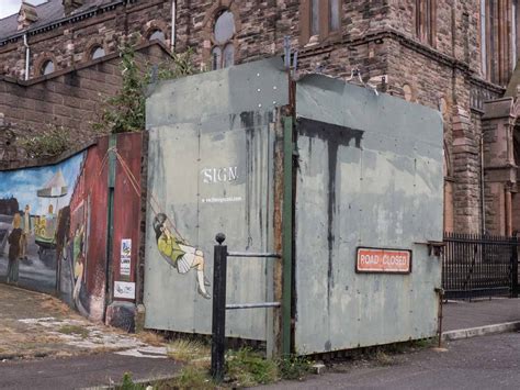 War and Remembrance of the Troubles with the Belfast Murals