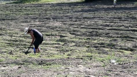 Inside the state park where visitors dig for diamonds - ABC News