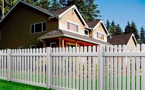 Wisconsin Property Line Fence Laws | Your Rights, Permits & Privacy