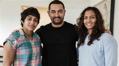 Aamir Khan to play Mahavir Phogat in Dangal, meets his wrestler daughters Geeta and Babita ...