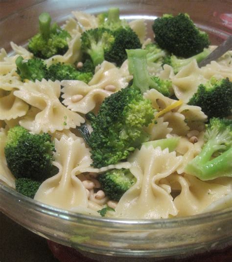 Le Quatre-Heures: Broccoli and Bow-Tie Pasta