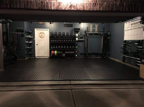 Garage gym courtesy of Matt Hilliard | Build Your Box | Home gym garage, Diy home gym, Basement gym