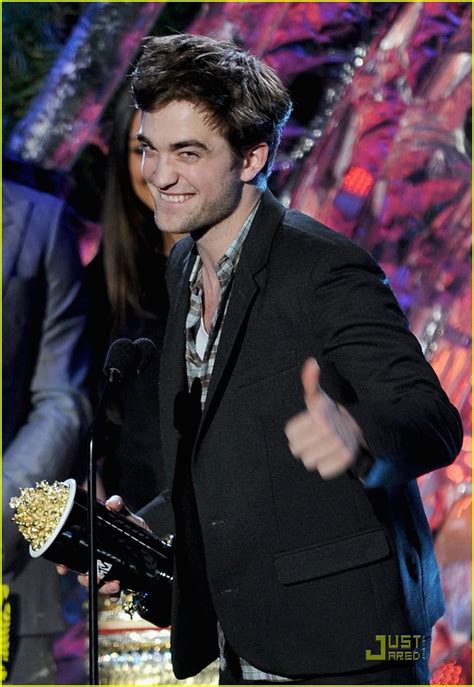 Robert Pattinson & Taylor Lautner Kiss at MTV Movie Awards: Photo 2549795 | 2011 MTV Movie ...