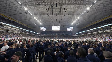 Spurs mark triumphant Alamodome return with attendance record %%page ...