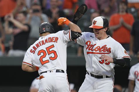 Anthony Santander boosts Orioles over White Sox in 11th