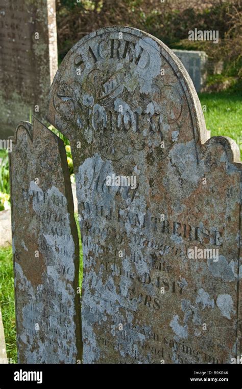 Old ^weathered ^tombstone hi-res stock photography and images - Alamy