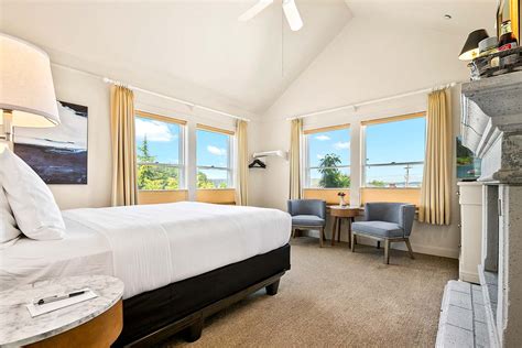 Deluxe Queen Rooms | Saratoga Inn Whidbey Island