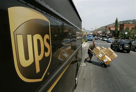 UPS: Stock falls after weaker profits from U.S. shipping