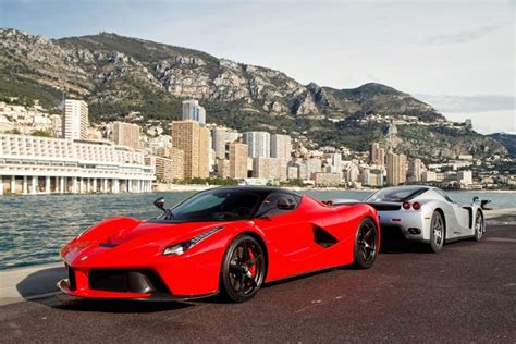 Awesome Back-to-Back Ferraro LaFerrari Wallpaper