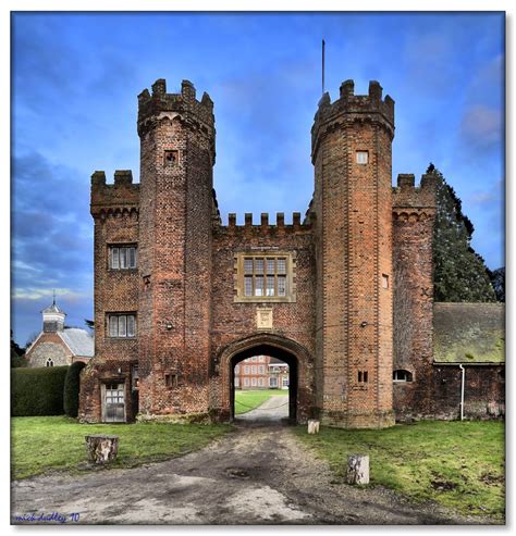 LULLINGSTONE CASTLE GATE | Another late afternoon version of… | Flickr