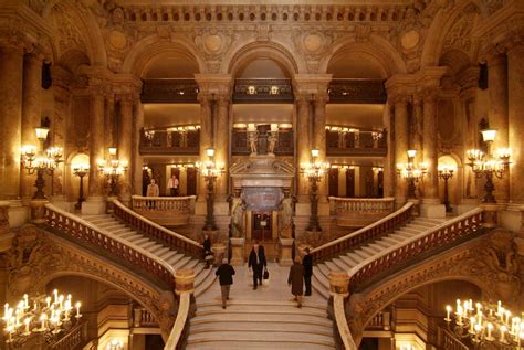 File:Grand escalier de l'opéra Garnier.jpg - Wikimedia Commons