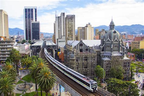 How Many Days Should You Stay in Medellin: A Tourist's Guide