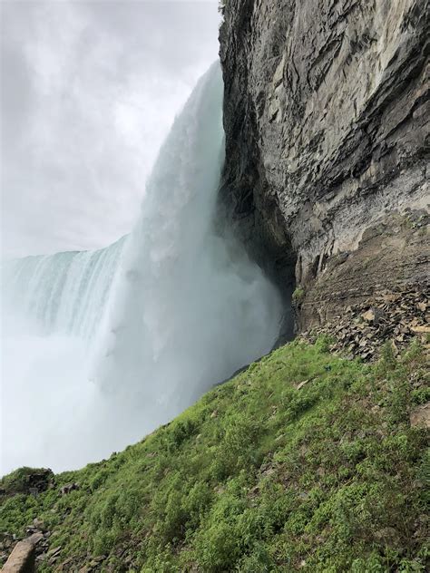 A look behind the falls. Horseshoe Falls, ON, Canada. [OC] [1536x1024 ...