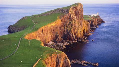 Neist Point Lighthouse, Glendale, Isle Of Skye, Scotland - Free Nature Pictures