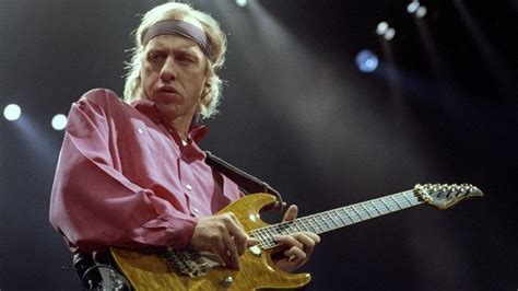 Love Dire Straits? Listen To Mark Knopfler's Isolated Guitar Track Of ...