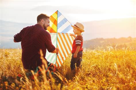 How to Fly Kites with Kids for First-Timers | NewFolks