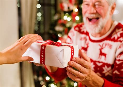 11 Easy Gift Ideas for Seniors