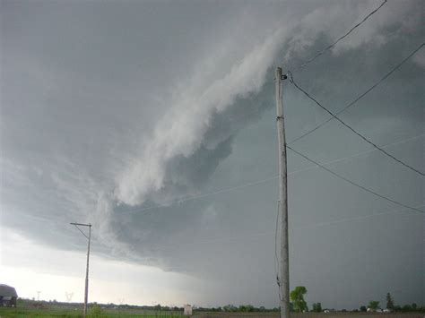 How Do Thunderstorms Produce Damaging Winds? | Weather.us Blog