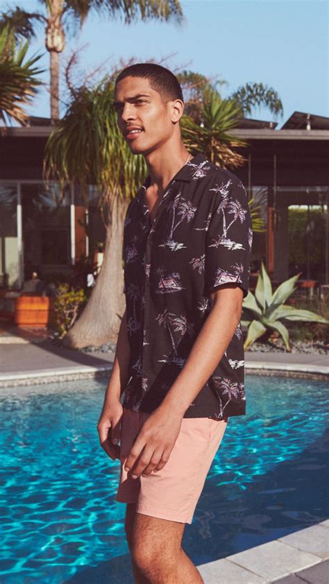 H&M MEN'S SUMMER FASHION 2018 Short-sleeve shirts, t-shirts, pink accents and sleek shades. Shop ...