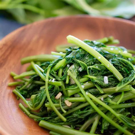 stir-fried morning glory 蒜炒空心菜 • The Sound of Cooking