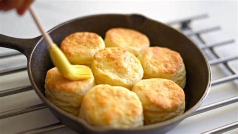 Easy Homemade Biscuits without Buttermilk (30 minute Biscuit) | MerryBoosters