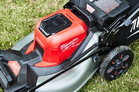 Milwaukee 2823-22HD Mower Review | Best Battery-Powered Lawn Mowers 2022