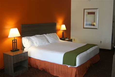 Discount Coupon for Holiday Inn Express Hotel & Suites Chattanooga-Lookout Mtn in Chattanooga ...