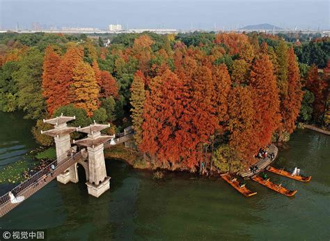 Wuhan East Lake Park in autumn view - CGTN