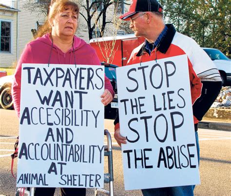 Pet owners protest Wythe animal shelter