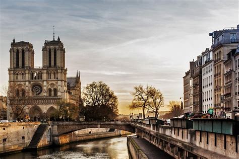 Paris City Center Plus Notre-Dame: Private Guided Walking Tour 2024