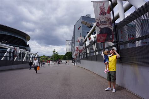 Arsenal Stadium Tour - what is it really like? | Wave to Mummy