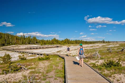 10 Best Hiking Trails in Yellowstone National Park - Take a Walk Through Yellowstone's Most ...