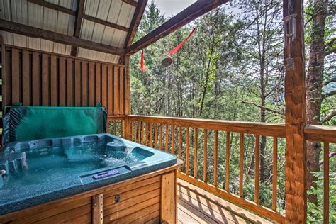 Pigeon Forge Cabin w/ Hot Tub - 3 miles to Pkwy! UPDATED 2019 ...