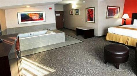 11 Toledo Hotels With Hot Tub In Room or Jacuzzi Suites