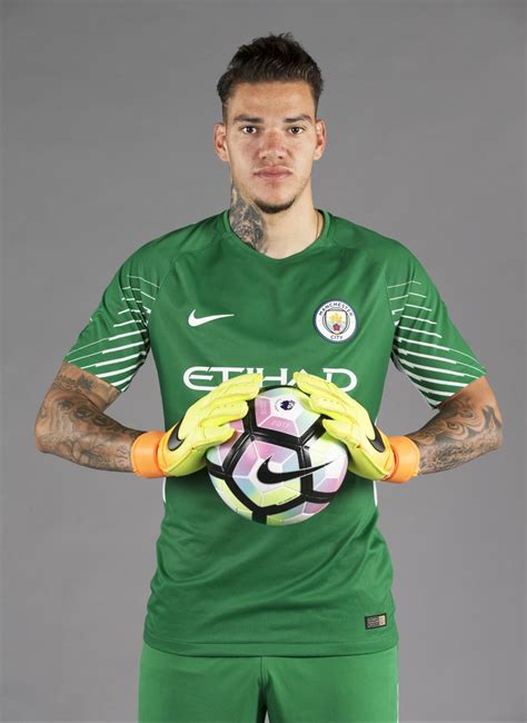 Outstanding Nike Manchester City 17-18 Goalkeeper Kit Released - Footy Headlines