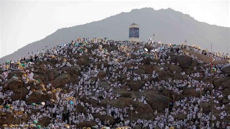 Jutaan Jemaah Haji Melaksanakan Wukuf di Padang Arafah