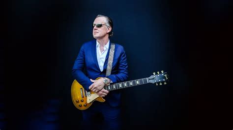 Joe Bonamassa Releases Free Christmas Album, ‘Merry Christmas, Baby’ – R o c k 'N' L o a d