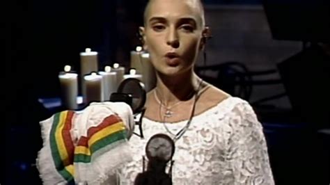 Sinead O'Connor - War = SNL 1992