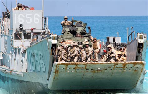 Amphibious Forces conduct an amphibious landing demonstration | Defence Forum & Military Photos ...