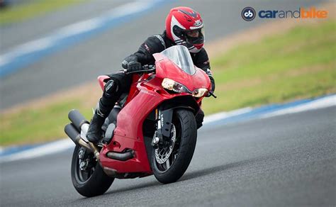 Ducati 959 Panigale First Ride Review - CarandBike