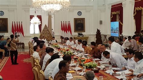 Begini Suasana Rapat Perdana Jokowi-Ma'ruf dengan Kabinet Indonesia Maju : Okezone Nasional