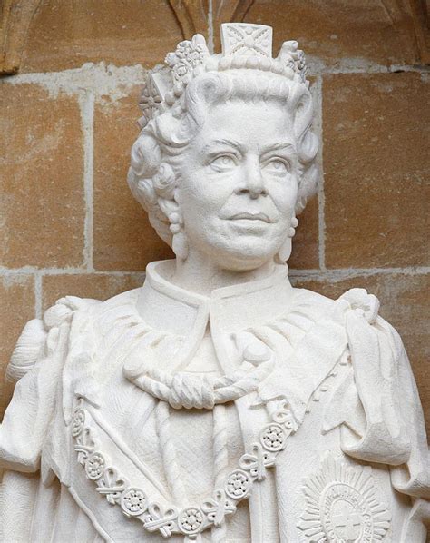 A statue of Queen Elizabeth II by the Great West Door of Canterbury ...