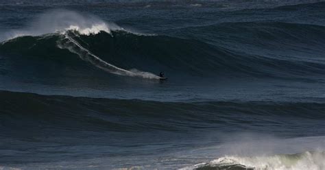 THE NORTH CANYON SHOW BY GARRETT MCNAMARA: Garrett McNamara in Nazaré until the end of the month