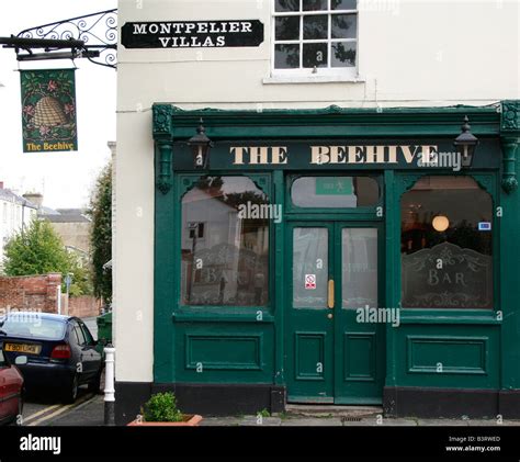 Beehive pub sign hi-res stock photography and images - Alamy