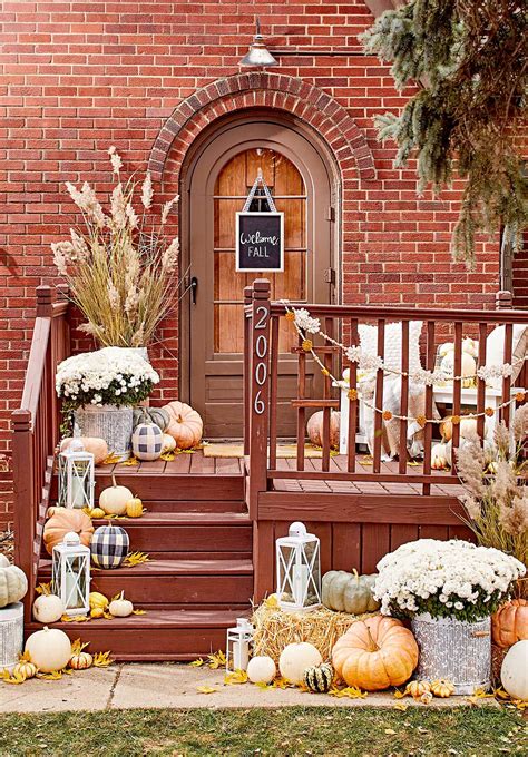 This DIY Porch Display Skips the Spooky Stuff for a Lasting Fall Look | Halloween front porch ...