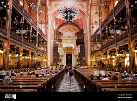 Dohany Street Synagogue (The Great Synagogue) interior in Budapest ...