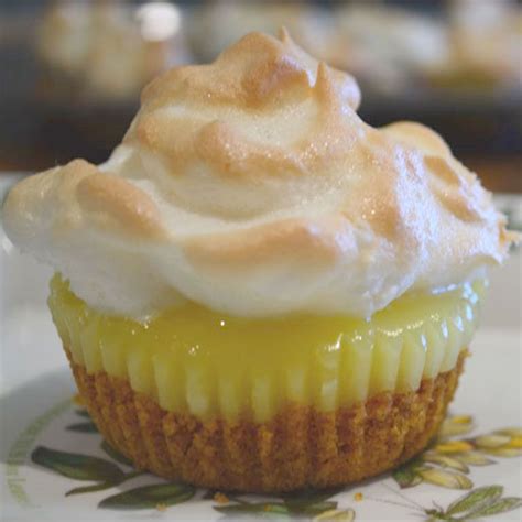 Lemon Meringue Mini Pies | Mini pies, Meringue pie recipes, Mini desserts