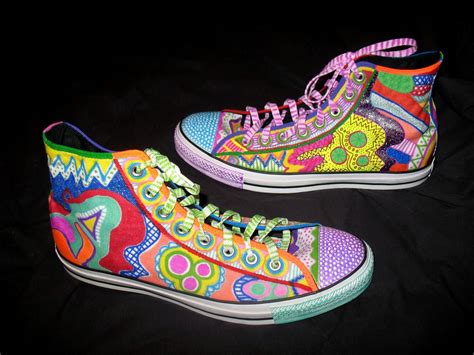 How to Paint Fabric Shoes (with Pictures) | Painted canvas shoes, Hand painted shoes, Fabric shoes